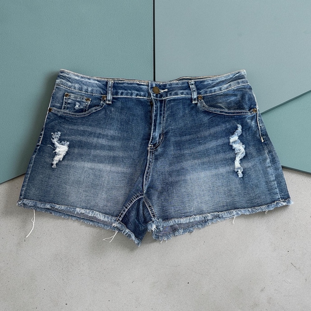 New York & Company Distressed Blue Denim Frayed-Hem Shorts (14)